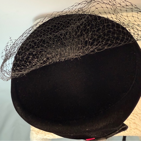 Vintage Elegant Black Veiled Hat Union Made in the USA - Picture 10 of 12